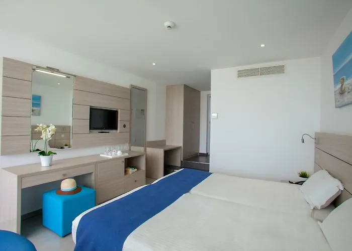 فندق Limanaki & 4*