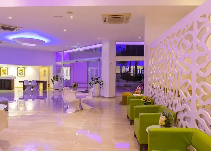 Hotell Limanaki & 4*