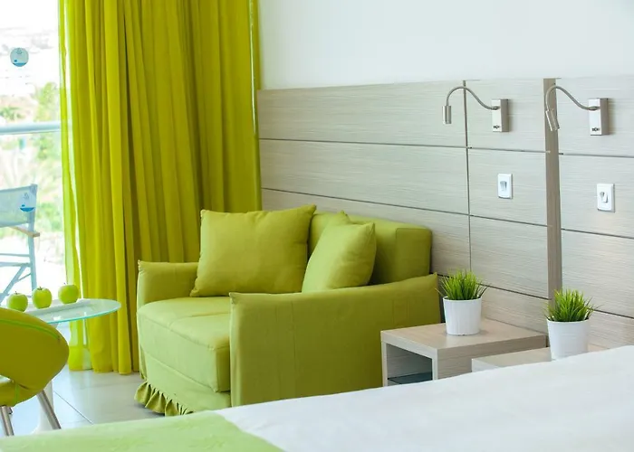 Hotell Limanaki & 4*